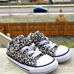 Converse cheetah print toddler size 6 shoes